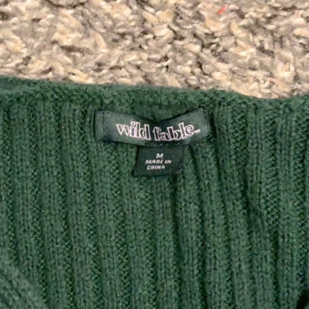 Cropped Ribbed V-Neck Sweater - Picture 2 of 3